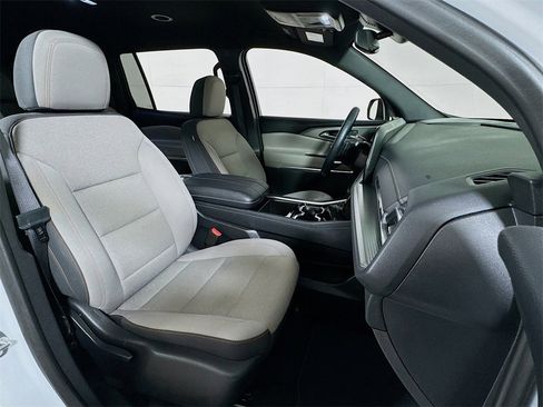 Certified 2025 Chevrolet Traverse LT image 27