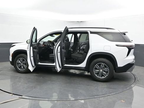 Used 2024 Chevrolet Traverse LT FWD image 54