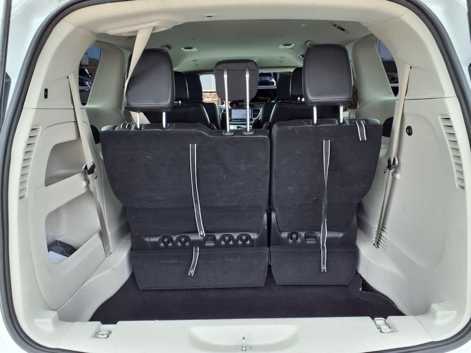 Used 2024 Chrysler Pacifica Touring-L FWD image 6