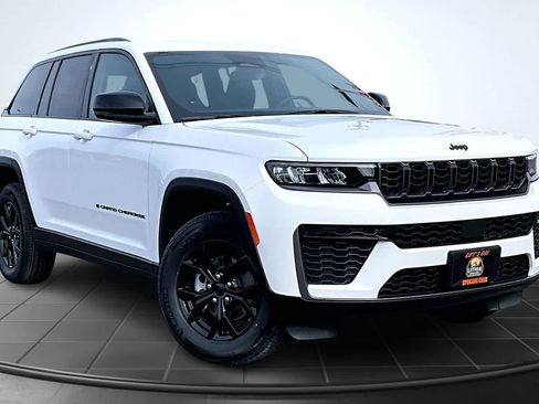 New 2026 Jeep Grand Cherokee Altitude image 22