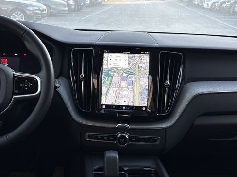 Used 2025 Volvo XC60 B5 Plus image 30