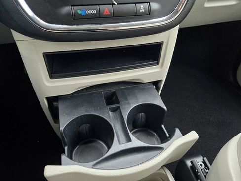 Used 2015 Dodge Grand Caravan SE w/ Quick Order Package 29E SE image 18