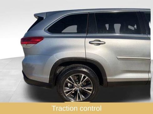 Used 2019 Toyota Highlander LE image 6