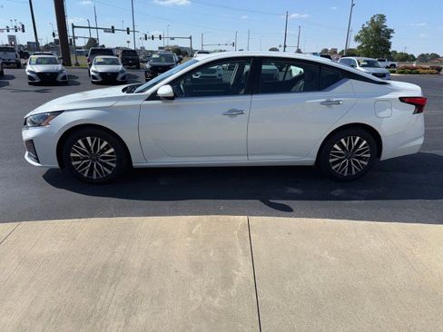 Used 2023 Nissan Altima 2.5 SV FWD image 6