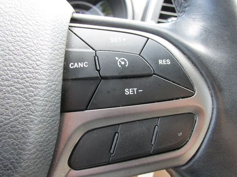 Used 2019 Jeep Cherokee Latitude w/ Cold Weather Group AWD/4WD image 16