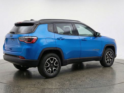 Used 2025 Jeep Compass Trailhawk AWD/4WD image 9