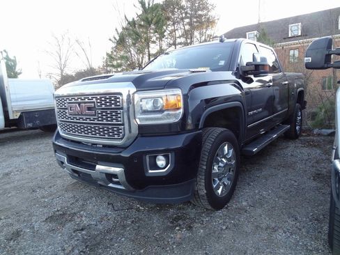 Used 2019 GMC Sierra 2500 Denali w/ Duramax Plus Package image 6