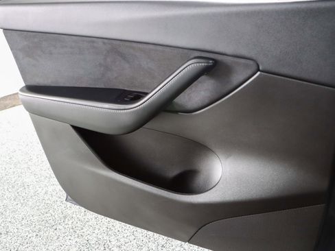 Used 2022 Tesla Model Y Performance image 19