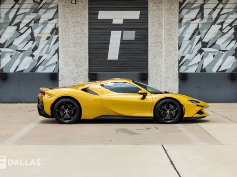 Used 2023 Ferrari SF90 Spider AWD/4WD image 17
