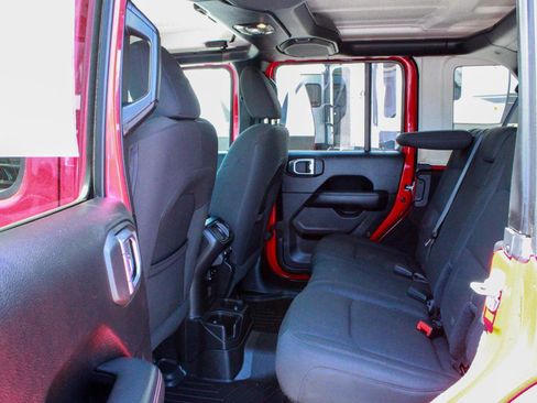 Used 2020 Jeep Wrangler Unlimited Sahara AWD/4WD image 14