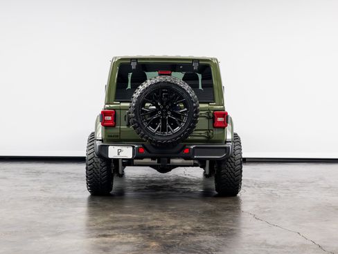 Used 2024 Jeep Wrangler Unlimited Sahara AWD/4WD image 16