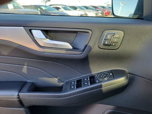 Certified 2022 Ford Escape Titanium w/ Class II Trailer Tow Package image 18