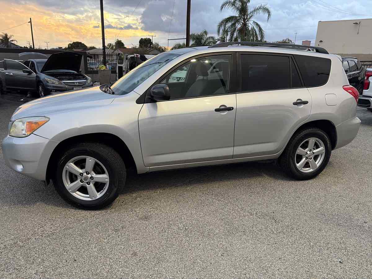 Used 2007 Toyota RAV4 2WD image 2