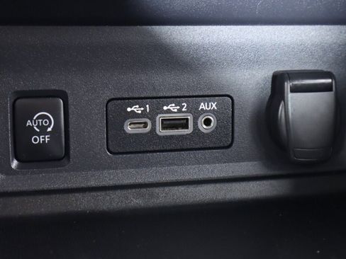 Used 2025 Nissan Sentra SR FWD image 27
