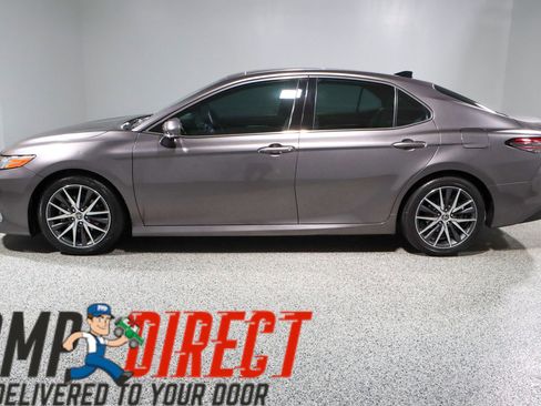 Used 2022 Toyota Camry XLE w/ Navigation Package image 10