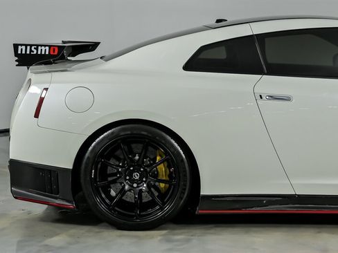 Used 2020 Nissan GT-R NISMO AWD/4WD image 13