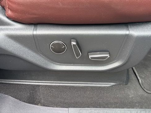 Used 2024 Ford Expedition Limited image 46