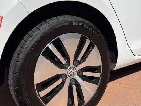 Used 2016 Volkswagen e-Golf SE w/ DC Fast Charging Package image 29