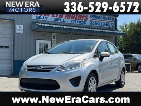 Used 2013 Ford Fiesta SE FWD image 1