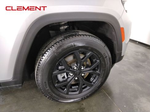 Used 2024 Jeep Grand Cherokee L Laredo AWD/4WD image 36