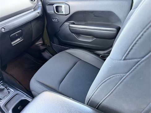 Used 2021 Jeep Gladiator Sport image 14