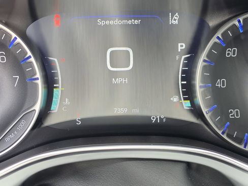 Certified 2026 Chrysler Pacifica Limited FWD image 34