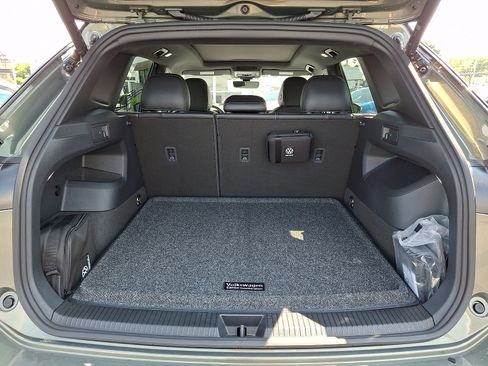 Certified 2026 Volkswagen Tiguan SE R-Line FWD image 29