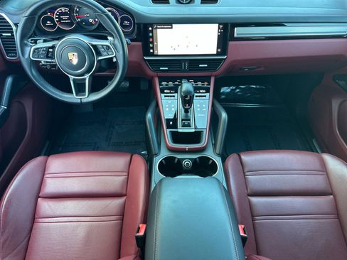 Certified 2022 Porsche Cayenne image 6