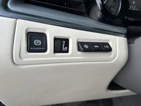 Used 2021 Cadillac XT5 Premium Luxury FWD image 36