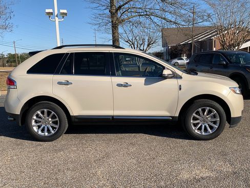 Used 2014 Lincoln MKX Base w/ Equipment Group 101A image 2