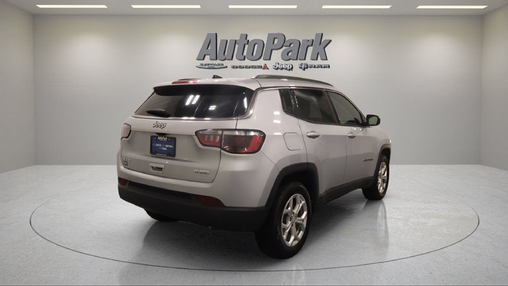 Certified 2024 Jeep Compass Latitude AWD/4WD image 7