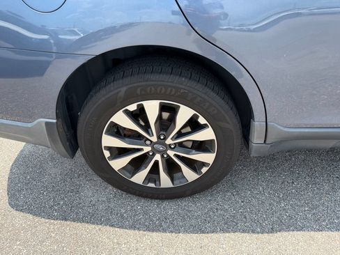 Used 2016 Subaru Outback 2.5i Limited AWD/4WD image 5