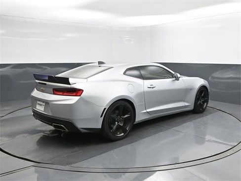 Used 2018 Chevrolet Camaro LT w/ Technology Package image 11
