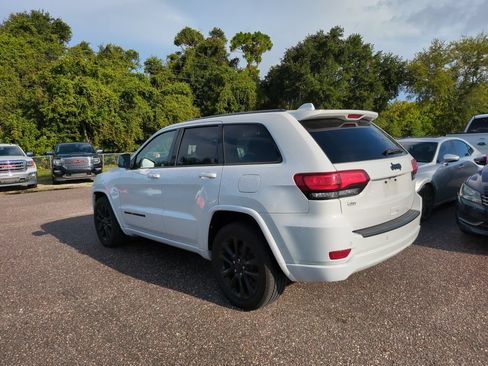 Used 2021 Jeep Grand Cherokee Laredo X RWD image 3