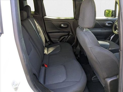 Used 2023 Jeep Renegade Latitude image 19