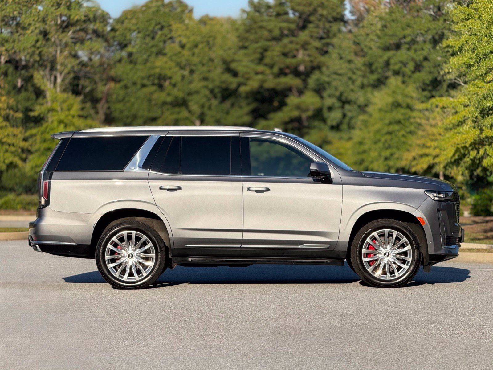 Used 2022 Cadillac Escalade Premium Luxury AWD/4WD image 12