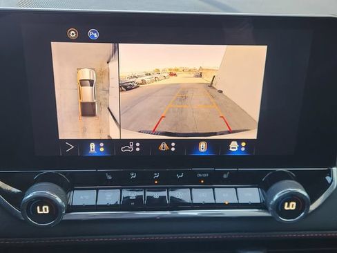 Used 2024 Chevrolet Colorado Z71 w/ Z71 Convenience Package 2 AWD/4WD image 6
