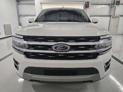 Used 2024 Ford Expedition Limited AWD/4WD image 4