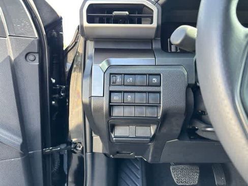 Used 2025 Toyota 4Runner SR5 AWD/4WD image 10