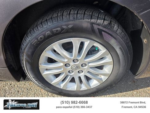 Used 2013 Toyota Sienna XLE image 26