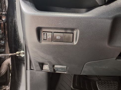 Used 2025 Toyota RAV4 XLE image 23