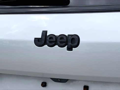 Used 2023 Jeep Grand Cherokee L Laredo AWD/4WD image 28
