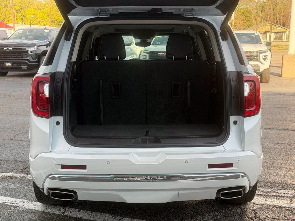 Used 2021 GMC Acadia Denali w/ Denali Technology Package FWD image 8