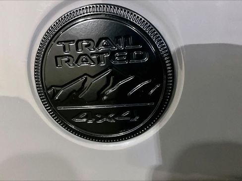 Used 2021 Jeep Wrangler Unlimited Sahara AWD/4WD image 9