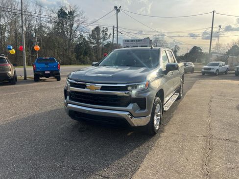 Used 2023 Chevrolet Silverado 1500 LT AWD/4WD image 2