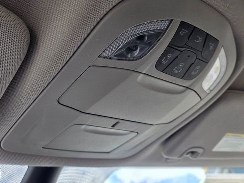 Used 2023 Chrysler Pacifica Touring-L FWD image 32