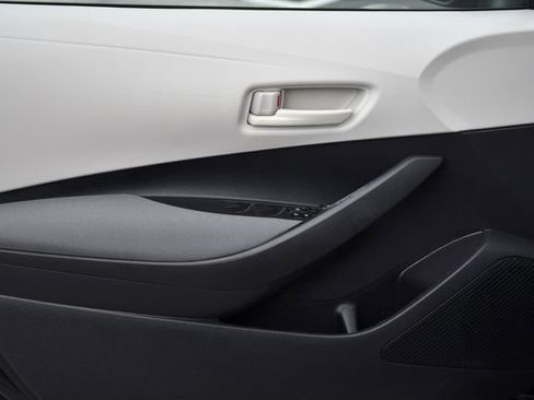 Used 2022 Toyota Corolla LE image 18