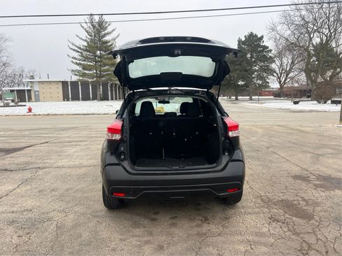 Used 2019 Nissan Kicks SV FWD image 10