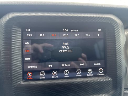 Used 2019 Jeep Wrangler Unlimited Sahara AWD/4WD image 12