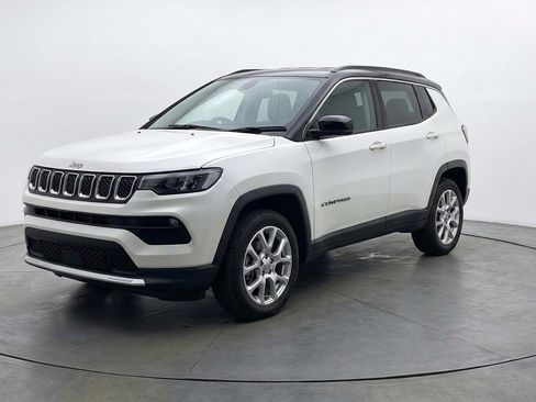 Used 2025 Jeep Compass Limited image 3